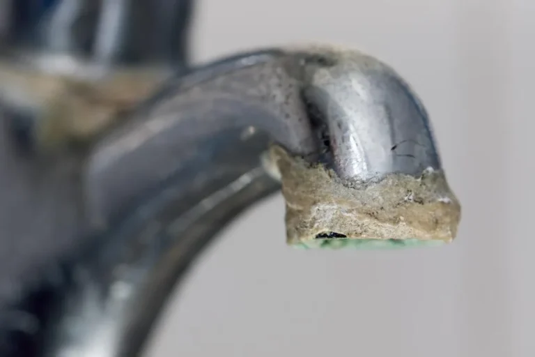 how to clean kitchen faucet head