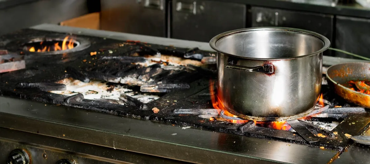 how to extinguish a kitchen fire