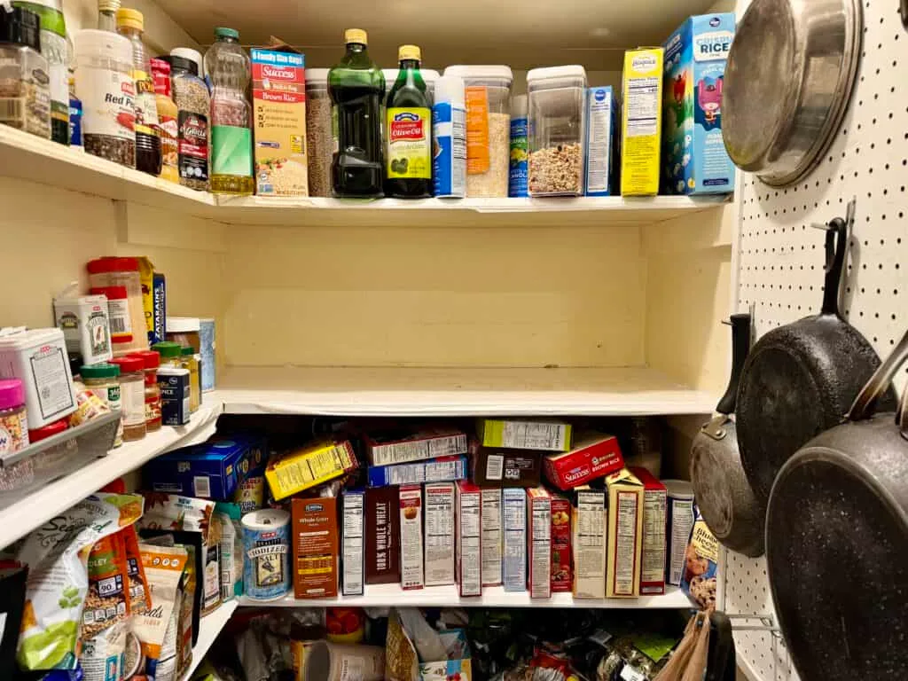 how to organize kitchen pantry